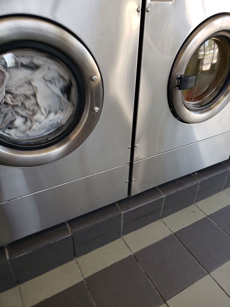 ULTIMATE LAUNDRY II 76 Gardiners Ave, Levittown, New York