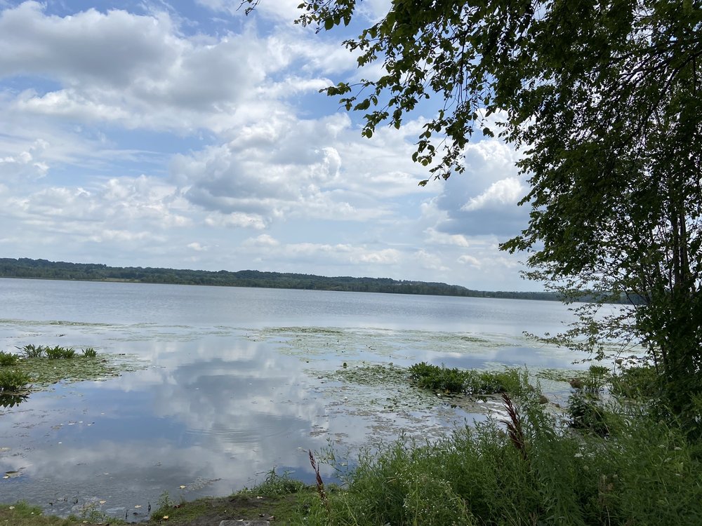 Round Lake Logo