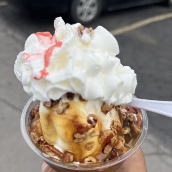 Uncle G's Ice Cream - a hand holding a cup of ice cream - Ice Cream & Frozen Yogurt Near Me - Pendleton, New York