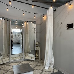 Rustic Room, private dressing room with great lighting for FaceTime. Rustic Room, private dressing room with great lighting for FaceTime.
