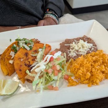 Tacos El Huequito - The combination plate with 2 tacos and a flauta! - Food Trucks Near Me - Denver, Colorado Tacos El Huequito - The combination plate with 2 tacos and a flauta! - Food Trucks Near Me - Denver, Colorado