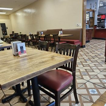 Wally's Cafe - The simple interior - Mediterranean Near Me - Rocklin, California