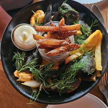 Walkers Maine - Mussels and frites - New American Near Me - Cape Neddick, Maine Walkers Maine - Mussels and frites - New American Near Me - Cape Neddick, Maine