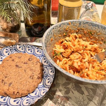 Le Botaniste - Pasta Bolo and Quinoa Peanut Butter Cookie - Vegan Near Me - New York, New York Le Botaniste - Pasta Bolo and Quinoa Peanut Butter Cookie - Vegan Near Me - New York, New York