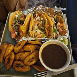 Birrio tacos w fried plantains