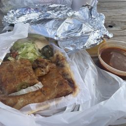 The food was phenomenal here!!! Literally sooo good. Hot, fast, and delicious!! Carlos is an amazing chef!