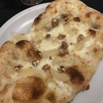 Piacere Molise - Pizza with Gorgonzola, pear and walnuts - Roman Near Me - Rome, RM