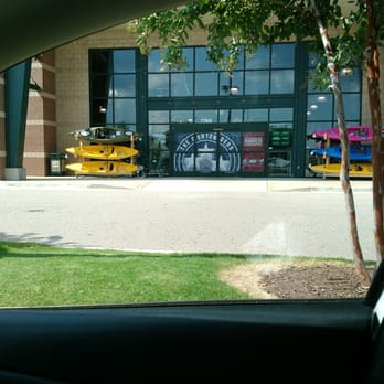 DICK'S Sporting Goods - Sports Wear Near Me - Memphis, Tennessee
