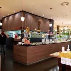 Sajado - Storefront in Mall for Sajado