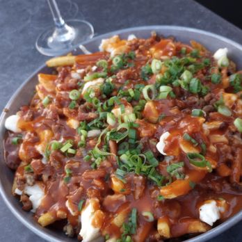 Au Pavillon Noir - Bbq poutine - delicious - Burgers Near Me - La Baie, Quebec Au Pavillon Noir - Bbq poutine - delicious - Burgers Near Me - La Baie, Quebec