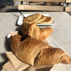 Bindi Dolci & Caffè - Brioches vegana e al pistacchio più pancake con succo d'acero!