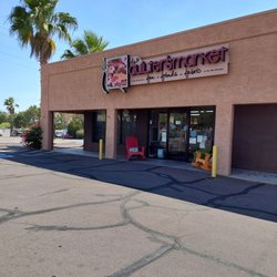 Quilters Market - Front door