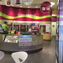 Menchie's - Ymmmmmmmm and they are so nice here !!