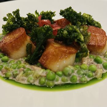 Podmore - Scallops Petit Pois à la Française - Cocktail Bars Near Me - Honolulu, Hawaii
