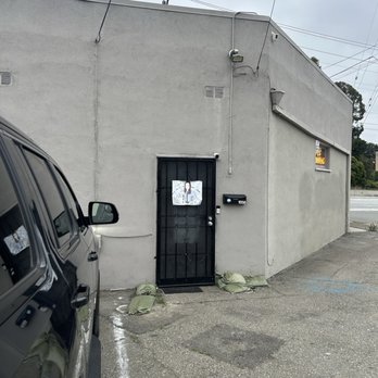 Gina's Clean & Cozy Petcare - Back entrance - Pet Groomers Near Me - Castro Valley, California Gina's Clean & Cozy Petcare - Back entrance - Pet Groomers Near Me - Castro Valley, California