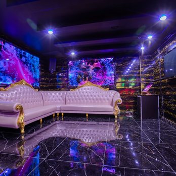 ET KTV - a white couch and a tv in a room - Karaoke Near Me - Thornhill, Ontario