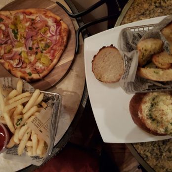 Gallery Bar & Grill - Fries, BBQ Chicken Flatbread, Crab Dip - Cocktail Bars Near Me - Los Angeles, California
