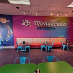 La Michoacana Ice Cream - Sign in the dining area