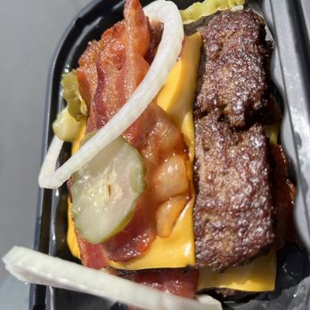 Wendy's - Baconator. Bunless. No ketchup. Add pickle, onion. Deeelish - Burgers Near Me - Burke, Virginia Wendy's - Baconator. Bunless. No ketchup. Add pickle, onion. Deeelish - Burgers Near Me - Burke, Virginia