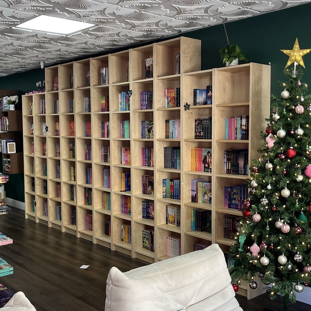 Steamy Lit - Inside view - Bookstores Near Me - Deerfield Beach, Florida