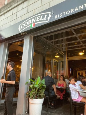 Restaurant Corneli Montréal by null
