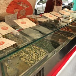 Marché Raspail - Middle eastern kiosk