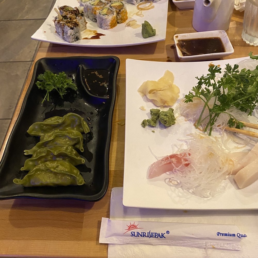 Sashimi deluxe, vegetable gyoza, 3 rolls Sashimi deluxe, vegetable gyoza, 3 rolls