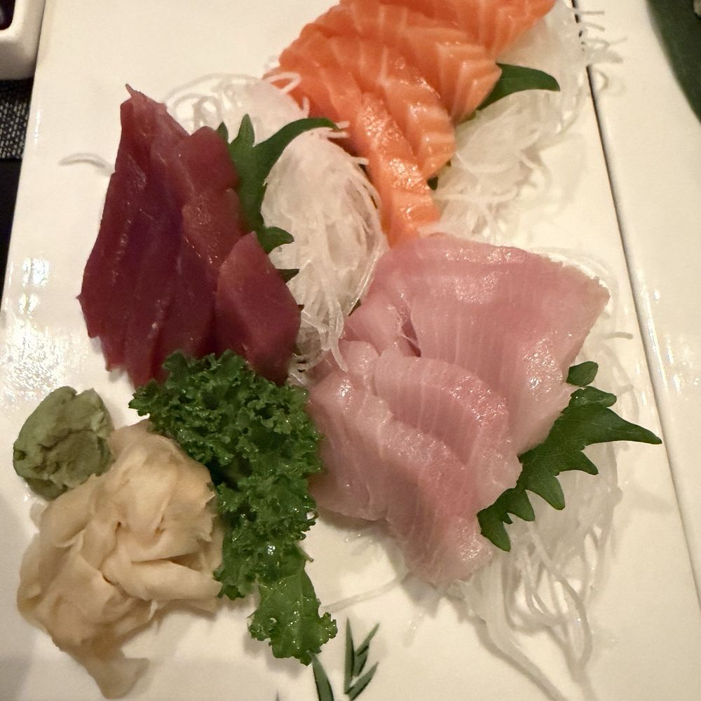 Blu Sushi - Sashimi Deluxe - Sushi Bars Near Me - Ridgewood, New Jersey