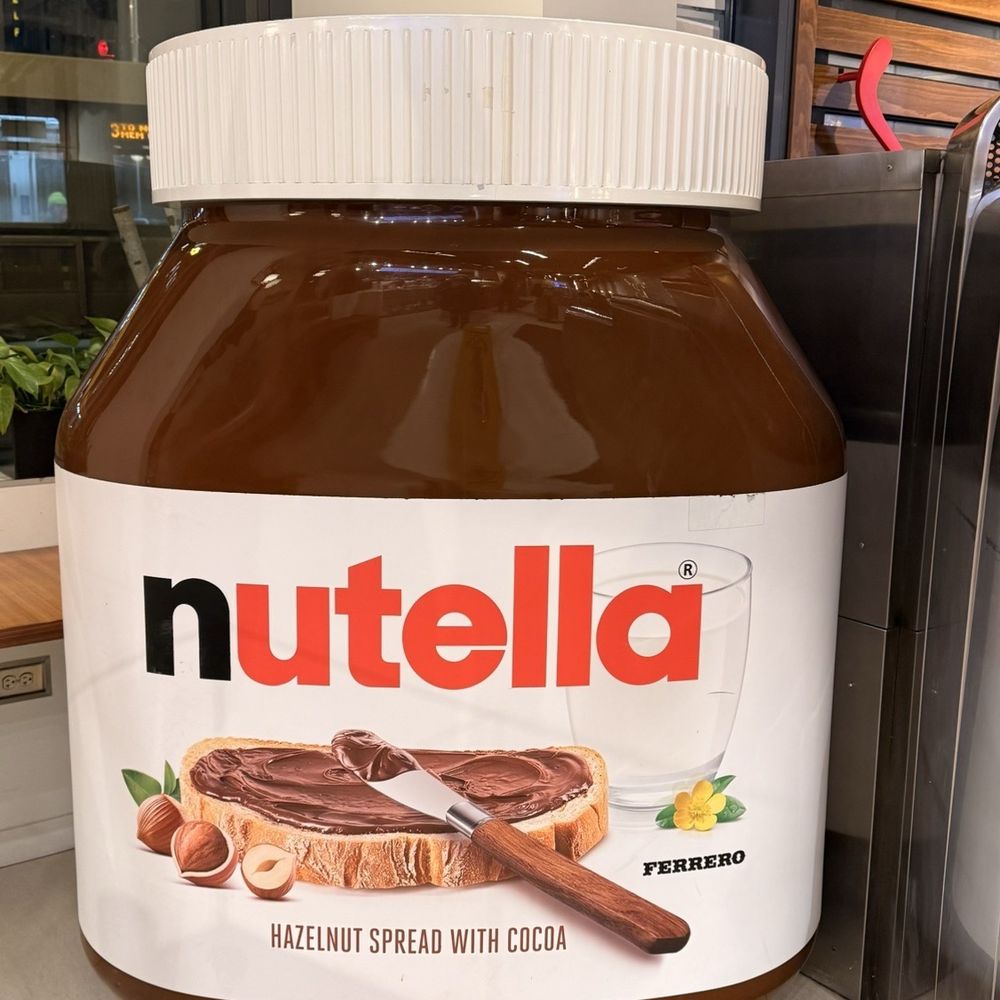 Nutella Cafe - A giant jar of Nutella, a selfie opportunity - Desserts Near Me - Chicago, Illinois Nutella Cafe - A giant jar of Nutella, a selfie opportunity - Desserts Near Me - Chicago, Illinois