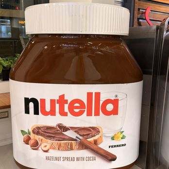 Nutella Cafe - A giant jar of Nutella, a selfie opportunity - Desserts Near Me - Chicago, Illinois Nutella Cafe - A giant jar of Nutella, a selfie opportunity - Desserts Near Me - Chicago, Illinois