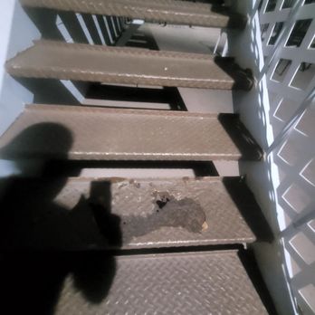 Sierra Lodge - Stairs going to the room - Hotels Near Me - Three Rivers, California Sierra Lodge - Stairs going to the room - Hotels Near Me - Three Rivers, California