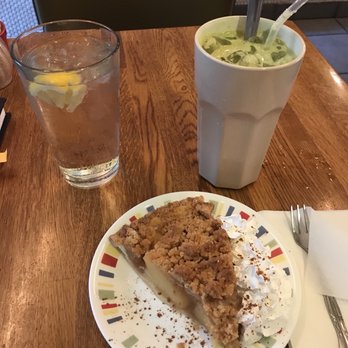 Il Caffe Latte - Iced green tea latte and scrumptious apple pie crumble - Coffee & Tea Near Me - New York, New York Il Caffe Latte - Iced green tea latte and scrumptious apple pie crumble - Coffee & Tea Near Me - New York, New York