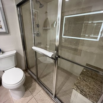 DoubleTree by Hilton Hotel Nanuet - Bathroom - Hotels Near Me - Nanuet, New York DoubleTree by Hilton Hotel Nanuet - Bathroom - Hotels Near Me - Nanuet, New York