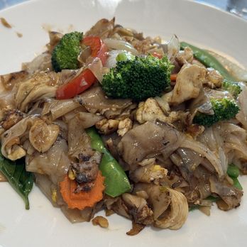 Bangkok Avenue - Drunken Noodles - Thai Near Me - Broomfield, Colorado Bangkok Avenue - Drunken Noodles - Thai Near Me - Broomfield, Colorado