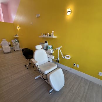 Clean Your Dirty Face - Treatment area - Skin Care Near Me - Winter Park, Florida Clean Your Dirty Face - Treatment area - Skin Care Near Me - Winter Park, Florida