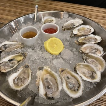 The Lobby Bar - Oysters - American Near Me - Miramar Beach, Florida