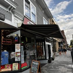 Emma's Lp Creamery - View of Emma's from sidewalk