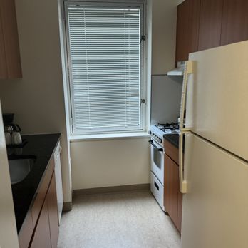 Helmsley Medical Tower - Kitchen - Apartments Near Me - New York, New York Helmsley Medical Tower - Kitchen - Apartments Near Me - New York, New York