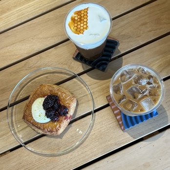 Satellite Coffee Bar - White blossom cold brew, pastry, iced vanilla latte - Coffee & Tea Near Me - Phoenix, Arizona Satellite Coffee Bar - White blossom cold brew, pastry, iced vanilla latte - Coffee & Tea Near Me - Phoenix, Arizona