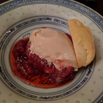 DaiLo - Strawberry with biscuit - underwhelming - Chinese Near Me - Toronto, Ontario DaiLo - Strawberry with biscuit - underwhelming - Chinese Near Me - Toronto, Ontario