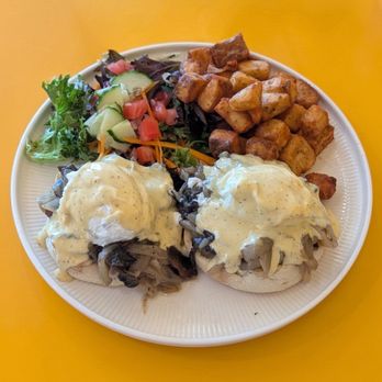 Crack'd Brunch - Truffle mushroom benny - Breakfast & Brunch Near Me - Toronto, Ontario Crack'd Brunch - Truffle mushroom benny - Breakfast & Brunch Near Me - Toronto, Ontario