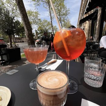 Maslow - Burgenon , Spritz & Hot Chocolate - Vegetarian Near Me - Paris