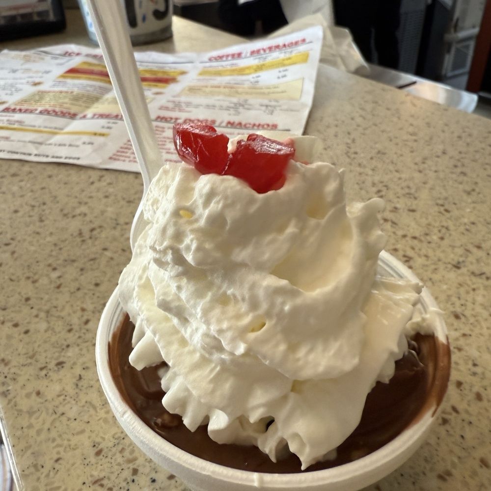 Borden's Ice Cream Shoppe - Golden brick sundae - Ice Cream & Frozen Yogurt Near Me - Lafayette, Louisiana Borden's Ice Cream Shoppe - Golden brick sundae - Ice Cream & Frozen Yogurt Near Me - Lafayette, Louisiana
