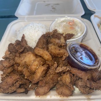 Thai Mee Up - Lemongrass fried chicken comes with papaya salad and white rice - Food Trucks Near Me - Kahului, Hawaii Thai Mee Up - Lemongrass fried chicken comes with papaya salad and white rice - Food Trucks Near Me - Kahului, Hawaii