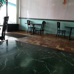 Barebonws fast food Chinese ...no ac