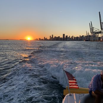 Magic City Yachts - Another beautiful Sunset with the Magic City Sky Line - Boat Charters Near Me Magic City Yachts - Another beautiful Sunset with the Magic City Sky Line - Boat Charters Near Me