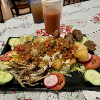 Restaurante Bahia De Jiquilisco - Yuca con Todo - Salvadoran Near Me - Concord, California
