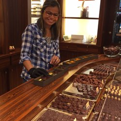 La Bonboniere d'Aix - The owner getting our boxes ready .