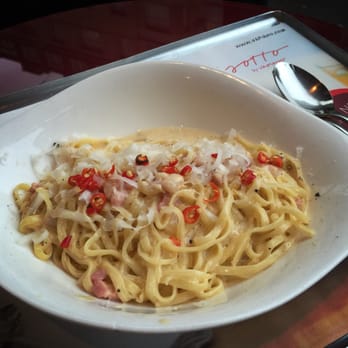 Vapiano - Pasta Carbonara with fiery red chillis toppings! - Italian Near Me - Zürich, ZH Vapiano - Pasta Carbonara with fiery red chillis toppings! - Italian Near Me - Zürich, ZH