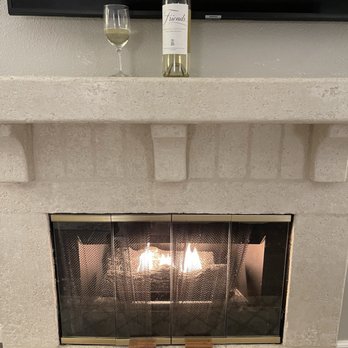 Geyserville Inn - Fireplace in the room, complementary bottle of wine with a real glass! - Hotels Near Me - Geyserville, California Geyserville Inn - Fireplace in the room, complementary bottle of wine with a real glass! - Hotels Near Me - Geyserville, California